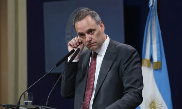 manuel-adorni-2